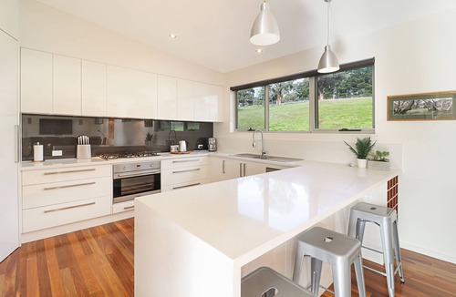 Goughs Bay House | Luxury home with valley views 5 minutes to the lake