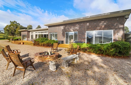 Goughs Bay House | Luxury home with valley views 5 minutes to the lake