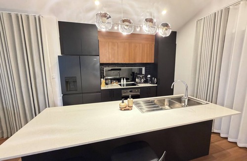 Lenah Valley House | Luxury Lenah Valley Retreat, Minutes to MONA & CBD