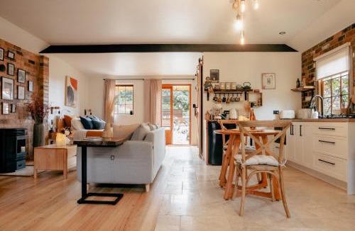 Riverside House | Luxury Nature Retreat - Spa, Cedar Sauna & Stunning Views