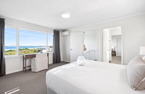 Ocean Grove House | Luxury ocean front holidays, footsteps to beach