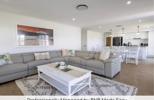 Dubbo House | Luxury on Lesmurdie - Close to Zoo & Golf Club