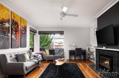 Lake Wendouree Apartment | Luxury on Webster Upscale 2BR Close to Hospital