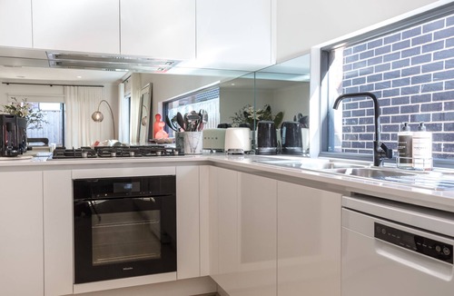 Clyde North House | Luxury Parkside Family Retreat | 4BR | BBQ | Workspace