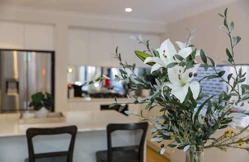 Clyde North House | Luxury Parkside Family Retreat | 4BR | BBQ | Workspace