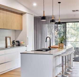 West Launceston House | Luxury Retreat. Spacious, Modern and Family Friendly