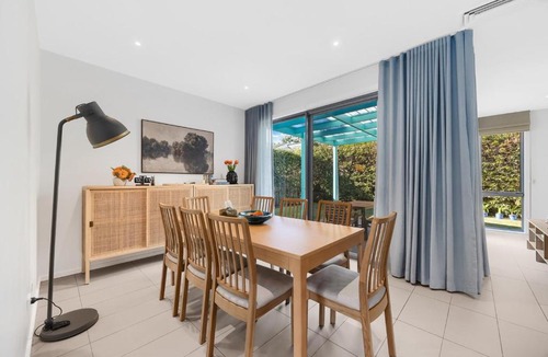 South Coogee House | Luxury South Coogee House Media Room with Parking
