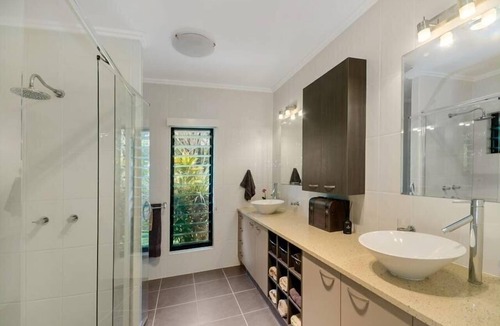 Alligator Creek Apartment | Luxury Tropical Retreat Pool Creek Family Escape