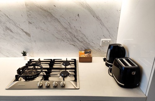 North Melbourne Apartment | Luxury Unit next to Melbourne CBD Free Parking