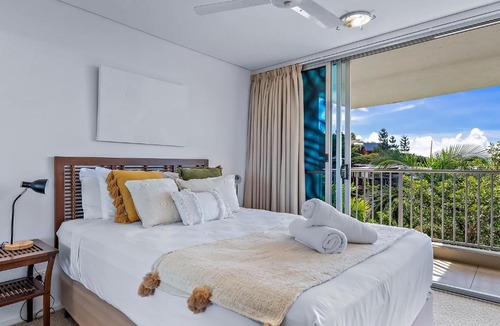 Airlie Beach Apartment | Luxury Villa Views Views Views