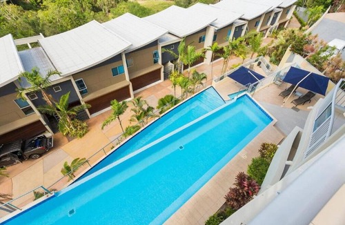 Airlie Beach Apartment | Luxury Villa Views Views Views