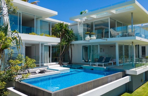Sunrise Beach House | Luxury Villas Beaches at Sunrise (Heated Pool)