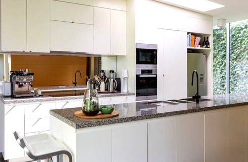 Malvern House | Luxury Villas Ethel St (With Car Parking)