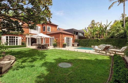 Toorak House | Luxury Villas Resort House Toorak (Heated Pool)