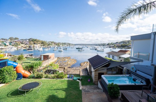 Burraneer Apartment | Luxury Waterfront Penthouse in Cronulla