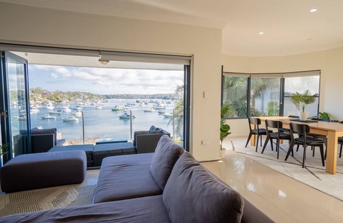 Burraneer Apartment | Luxury Waterfront Penthouse in Cronulla