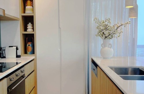 Broadbeach Apartment | Lvl 15 Luxury 2 Bedroom APT with Beach Views