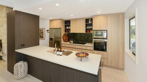 Macmasters Beach House | Mackaren's Lodge - Chic