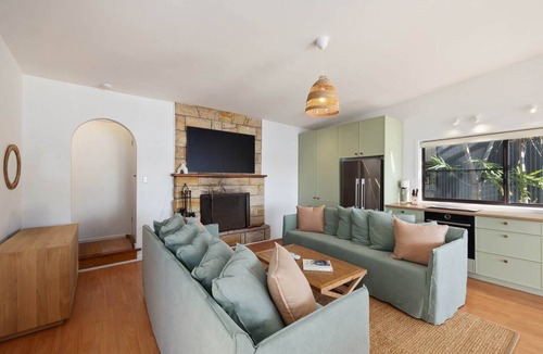 Great Mackerel Beach House | “Mackerel Shackerel” beachfront cottage with views