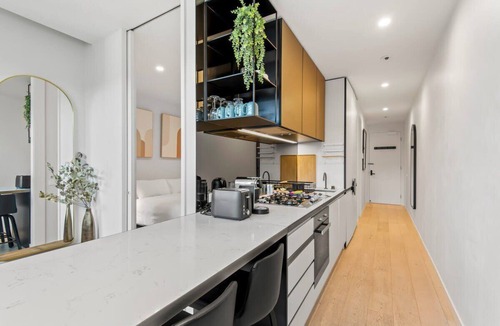 Collingwood Apartment | MadeComfy Inner City Designer 2-Bed Apartment