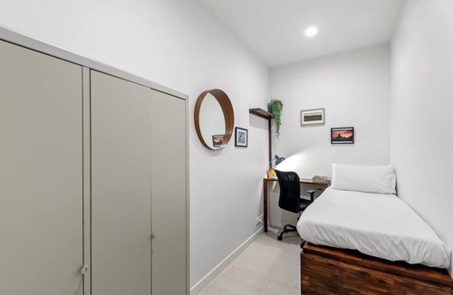 Collingwood Apartment | MadeComfy Inner City Designer 2-Bed Apartment