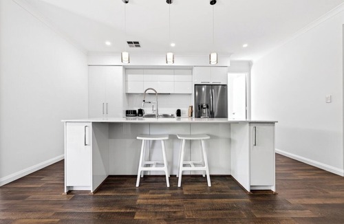 Madeley House | Madeley Retreat – Spacious & Comfortable Stay, 3BR home in quiet suburb