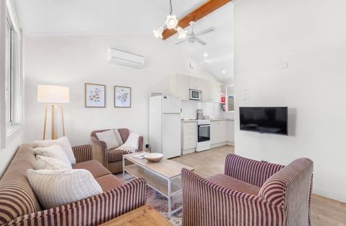 Lovedale Cottage | Madigan Cottages | Kookaburra Cottage