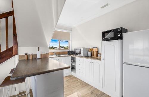 Lovedale House | Madigan Cottages - The Barn Pet Friendly
