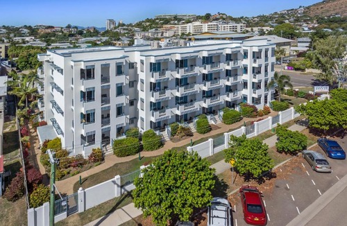 North Ward Hotel | Madison Ocean Breeze Apartments