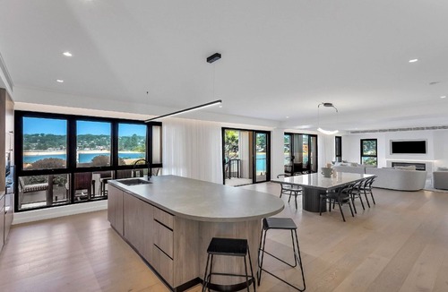 North Avoca House | Maggie's - Luxury Beach House | Accom Holidays