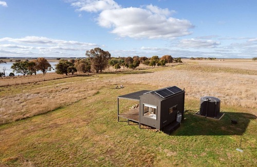 Skipton Cabin | Magical Tiny House with Amazing Stargazing and Deck in Victoria
