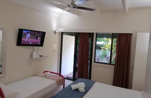 Nelly Bay House | Magnetic Island Resort, Sleeps 3, Free WIFI