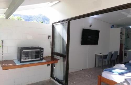 Nelly Bay House | Magnetic Island Resort, Sleeps 3, Free WIFI