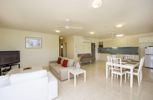 Horseshoe Bay Apartment | Magnetic Sunsets Resort
