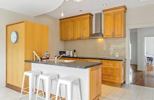 West Launceston House | Magnolia House: Near the Cataract Gorge & Parking