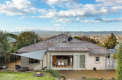 West Launceston House | Magnolia House: Near the Cataract Gorge & Parking