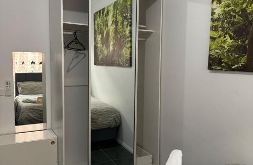 Truganina House | Mahzan Private Room 5