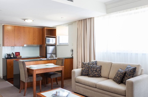 Adelaide Central Business District Hotel | Majestic Roof Garden Hotel