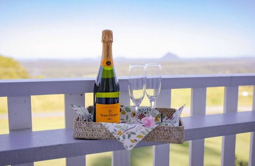 Maleny House | Maleny Chalet Spectacular Glasshouse Mtn Views