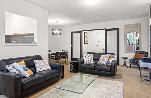 Hawthorn East Apartment | Mama Koko - A relaxing spacious second-floor apartment