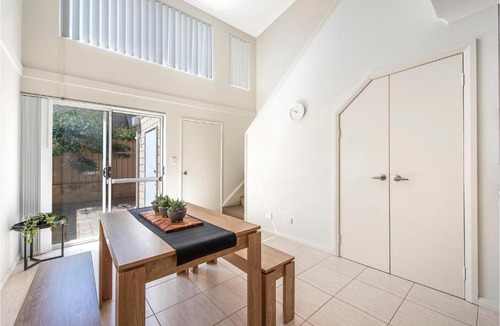 Mandurah Apartment | Mandurah Accommodation Near Foreshore Modern 1BR Loft with Parking & WiFi