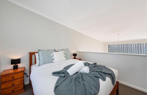 Mandurah Apartment | Mandurah Accommodation Near Foreshore Modern 1BR Loft with Parking & WiFi