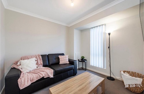 Mandurah Apartment | Mandurah Accommodation Near Foreshore Modern 1BR Loft with Parking & WiFi