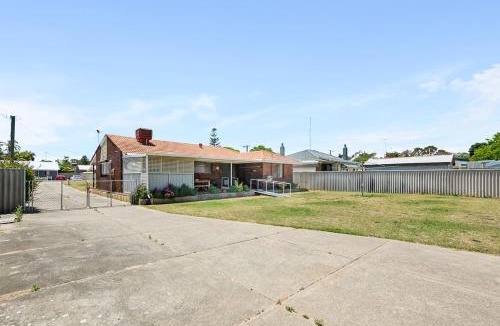 Mandurah House | Mandurah Central - Entire 3bdm Home & Parking
