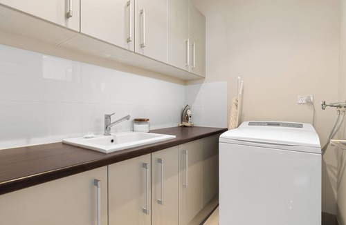 Mandurah House | Mandurah Escape 3 Ensuites Spa Bath Wifi Parking