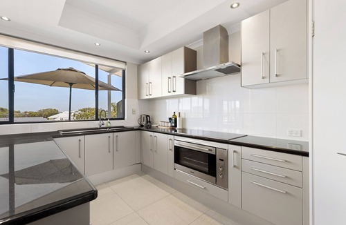 Mandurah House | Mandurah Escape 3 Ensuites Spa Bath Wifi Parking