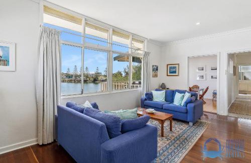 Mandurah House | Mandurah Overlooking The Marina