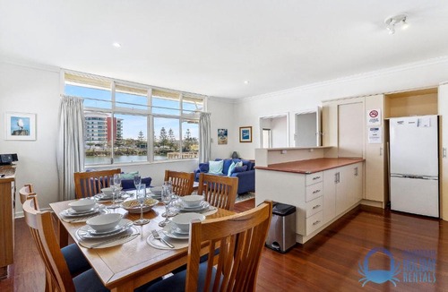 Mandurah House | Mandurah Overlooking The Marina