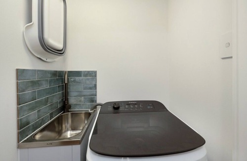 Mundingburra Apartment | Mango Tropical Stay Townsville