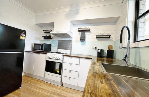 Batehaven Apartment | Manhattan - Stylish 1BR Beachfront on Caseys